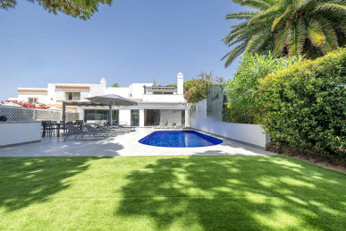 Prime Vale do Lobo Villa with Stunning Golf Course Views, Property for sale in Almancil, Loulé, PP176457