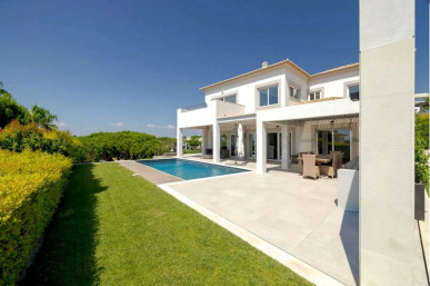 Frontline Golf Villa with Panoramic Sea Views in Vale do Lobo, Property for sale in Almancil, Loulé, PP176474