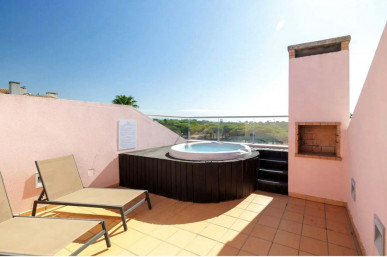 Contemporary Two-Bedroom Apartment with Rooftop Jacuzzi in Vale do Lobo, Property for sale in Almancil, Loulé, PP176475