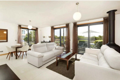 Contemporary Two-Bedroom Apartment with Rooftop Jacuzzi in Vale do Lobo, Property for sale in Almancil, Loulé, PP176475