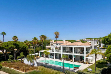 Elegant Four-Bedroom Villa with Panoramic Sea Views in Vale do Lobo, Property for sale in Almancil, Loulé, PP176476