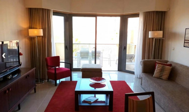 Sunlit 2-Bedroom Top-Floor Apartment Overlooking the Pool in The Residences, Property for sale in Vilamoura, Albufeira, PP176466