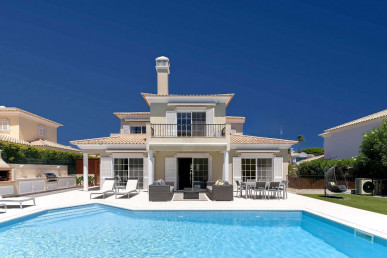 South-Facing Four-Bedroom Villa with Pool in Varandas do Lago, Property for sale in Almancil, Loulé, PP176481