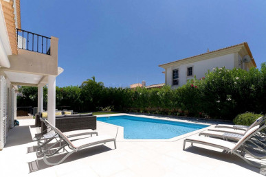 South-Facing Four-Bedroom Villa with Pool in Varandas do Lago, Property for sale in Almancil, Loulé, PP176481