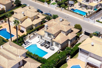South-Facing Four-Bedroom Villa with Pool in Varandas do Lago, Property for sale in Almancil, Loulé, PP176481