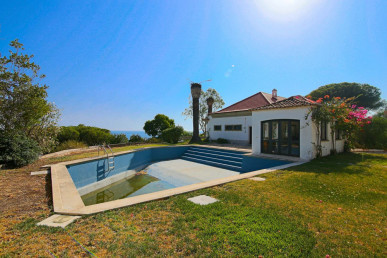 Frontline - One of the most unique properties in the Algarve, Property for sale in Albufeira e Olhos de Água, Albufeira, PP1525