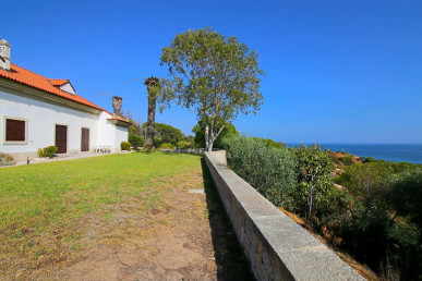 Frontline - One of the most unique properties in the Algarve, Property for sale in Albufeira e Olhos de Água, Albufeira, PP1525
