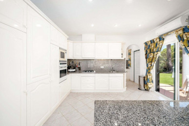 Elevated Family Villa in the Heart of Vale do Lobo, Property for sale in Almancil, Loulé, PP176473