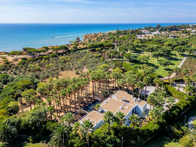 A Frontline Coastal Retreat in São Rafael, Property for sale in Albufeira, Faro, PP176491