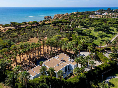 A Frontline Coastal Retreat in São Rafael, Property for sale in Albufeira, Faro, PP176491