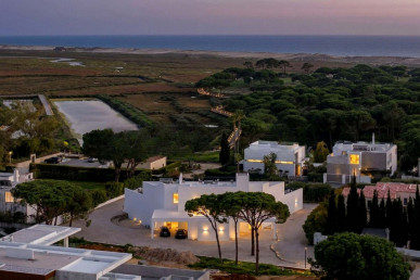 An Architectural Landmark on the Ria Formosa, Property for sale in Almancil, Loulé, PP176500