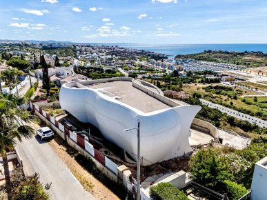 Sculpted by Water: An Architectural Residence by Mário da Luz, Property for sale in Albufeira, Faro, PP176501