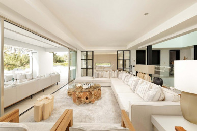 Frontline Golf Living: A Seven-Bedroom Family Residence in Quinta do Lago, Property for sale in Almancil, Loulé, PP176507