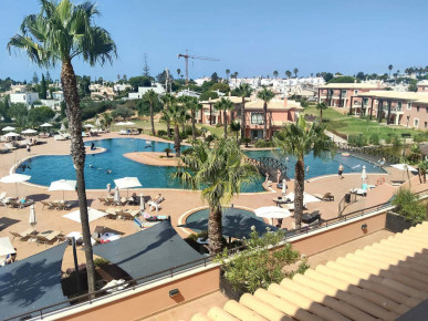 Luxury 2-Bed Apartment In 5-Star Resort - With Sea Views, Property for sale in Lagoa e Carvoeiro, Lagoa, PP176515