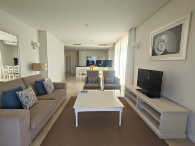 Luxury 2-Bed Apartment In 5-Star Resort - With Sea Views, Property for sale in Lagoa e Carvoeiro, Lagoa, PP176515