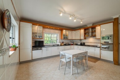 6 bedroom Property in Palmela, Property for sale in JL-100215