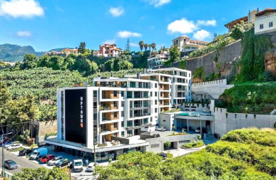 Modern 2-Bed Apartment with Pool and Active AL Licence, Walking Distance to Funchal Centre, Property for sale in PP176664