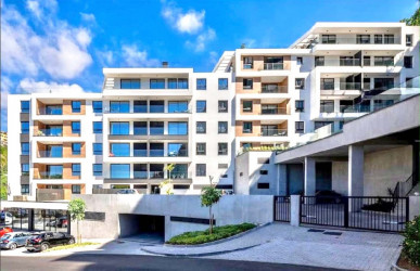 Modern 2-Bed Apartment with Pool and Active AL Licence, Walking Distance to Funchal Centre, Property for sale in PP176664