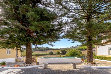 4 bedroom Property in Azambuja, Property for sale in JL-100643