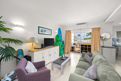 Modern 2-Bed Coastal Haven with Sea Views, Pool Access & Unbeatable Walkability to the Beach, Property for sale in Praia da Luz, Lagos, PP176635